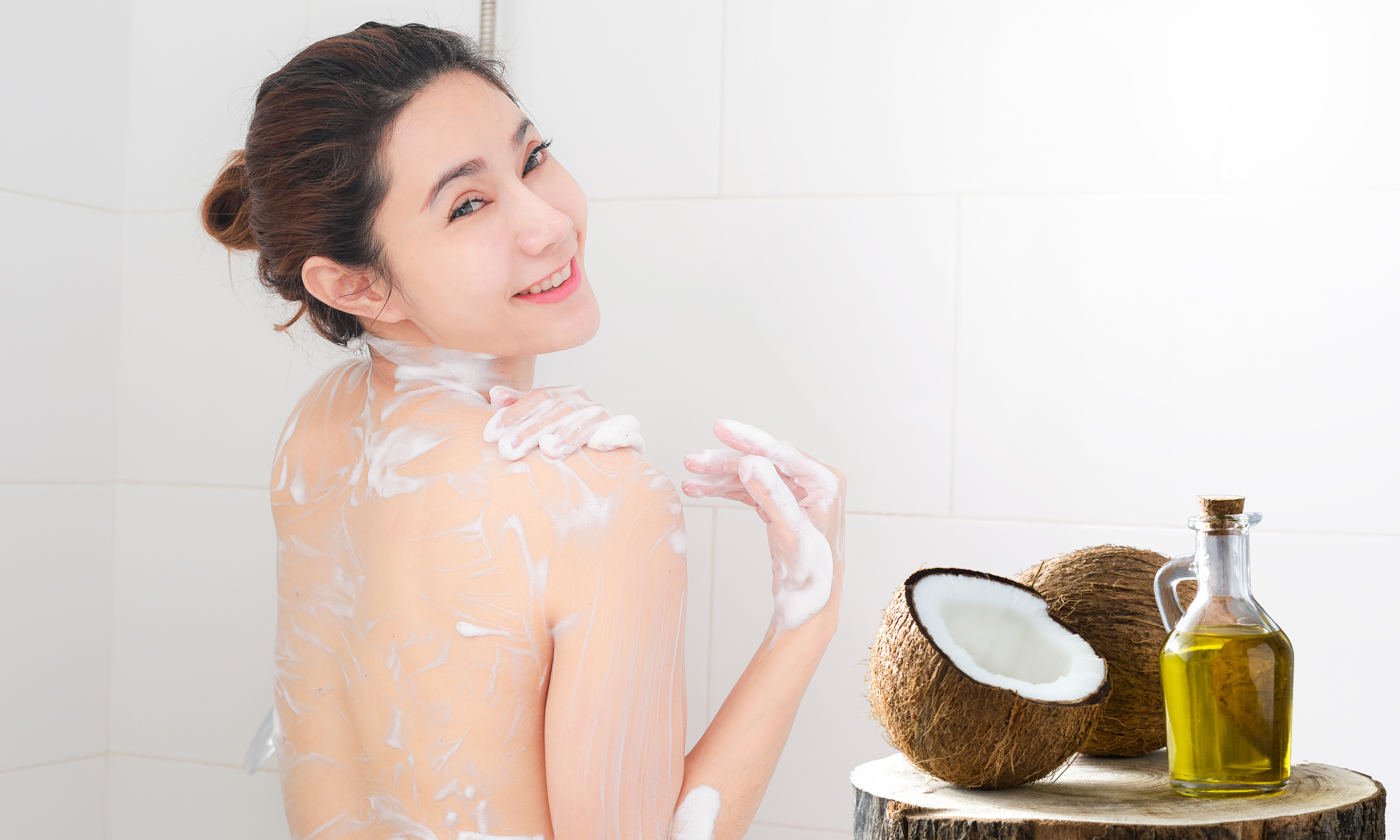 10 Best Coconut Body Washes for Luxurious and Nourished Skin