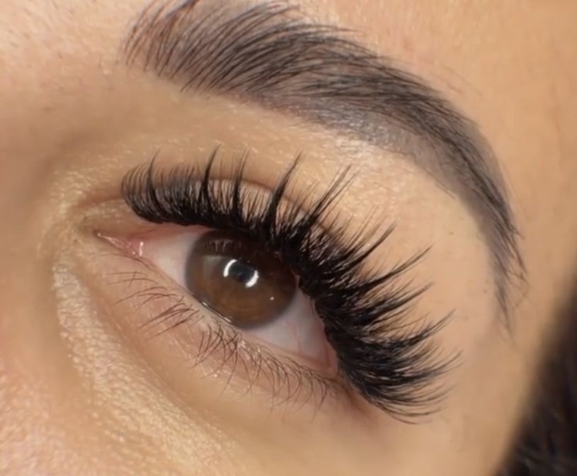 Wispy lash ectensions